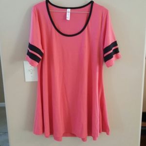 Lularoe Perfect Tee. EUC